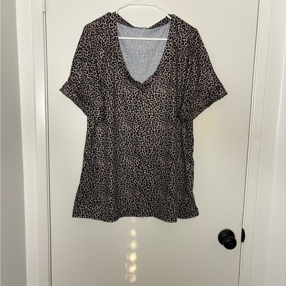 Leopard Print Women's Top - Picture 1 of 2